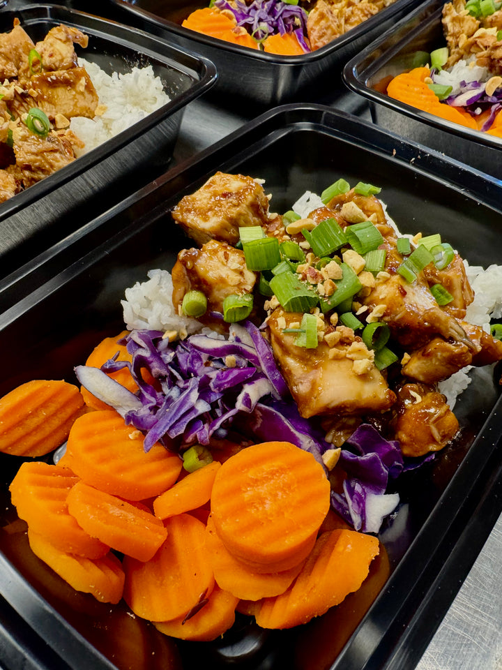 Spicy Peanut Chicken, Rice & Carrots | Fit Foodie Meals from Fit Foodie Meals