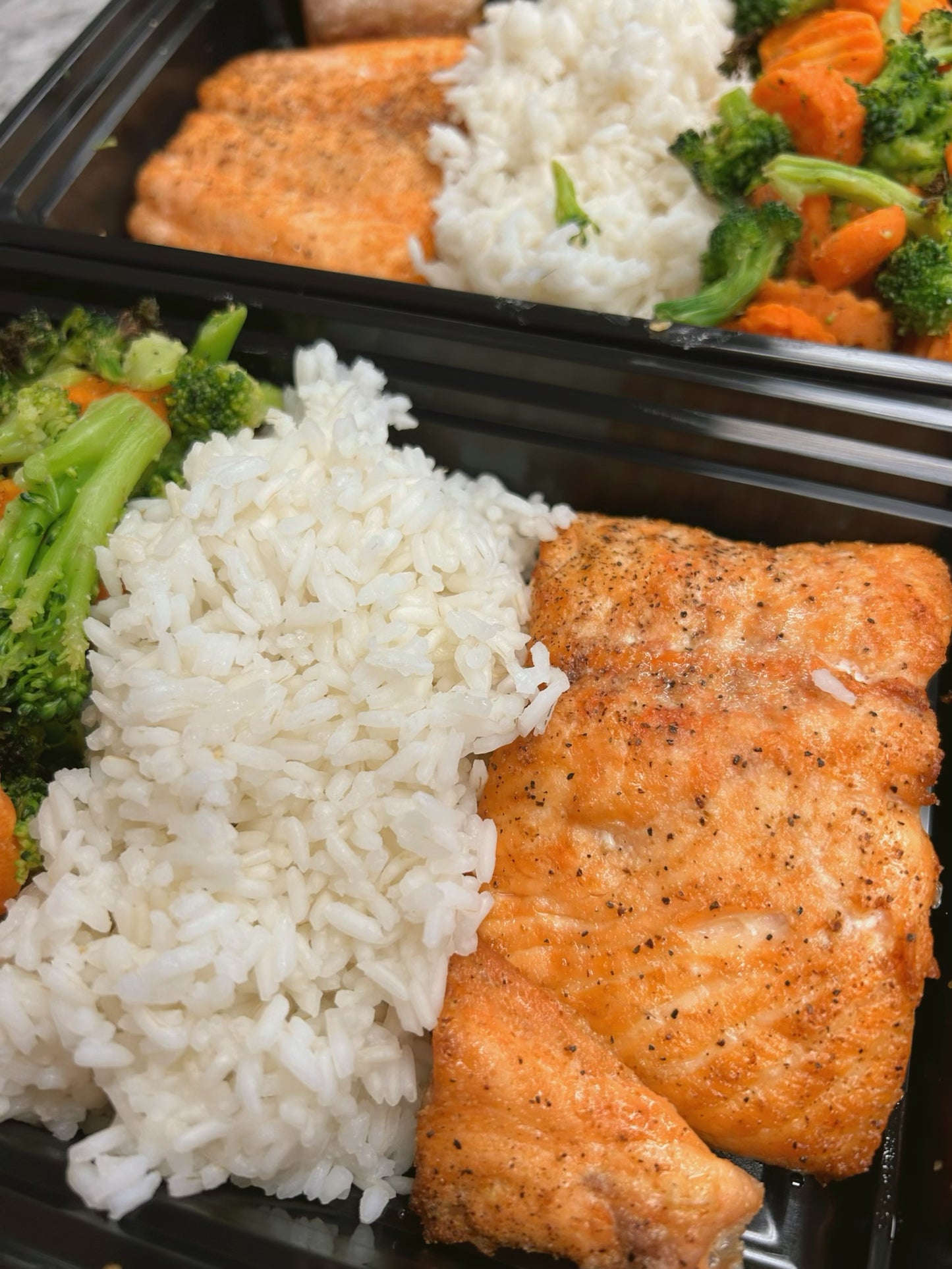 Flaky Salmon w/Rice & Veggies